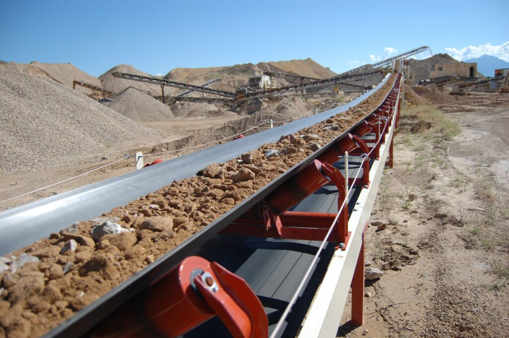 Correias Transportadoras para Mineração: Essenciais para o Transporte de Minérios