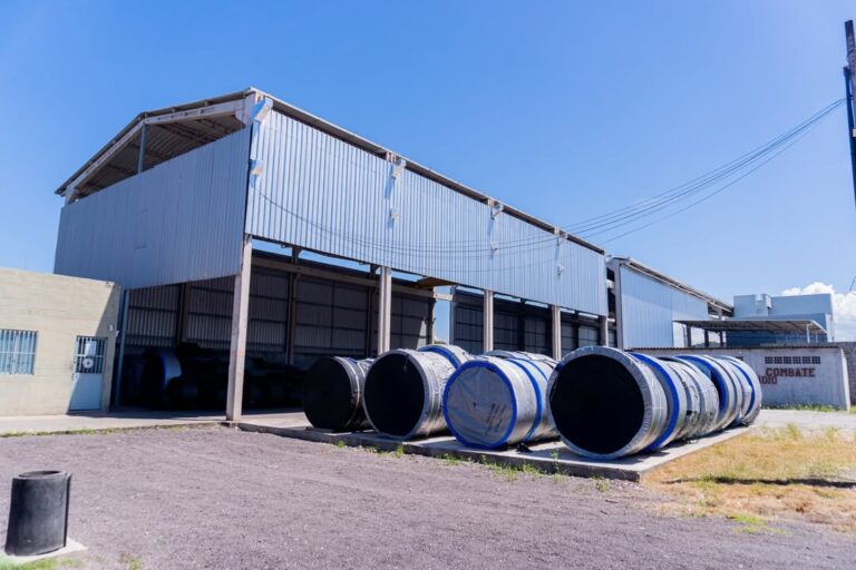 fotos da parte interna e produtos da jls correias transportadoras
