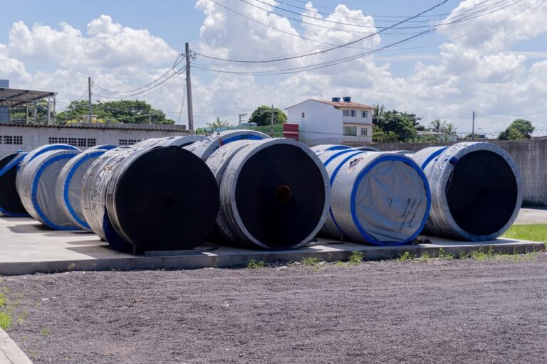 fotos da parte interna e produtos da jls correias transportadoras