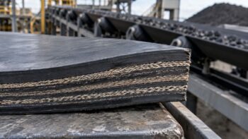 Quantas lonas uma correia transportadora precisa ter?